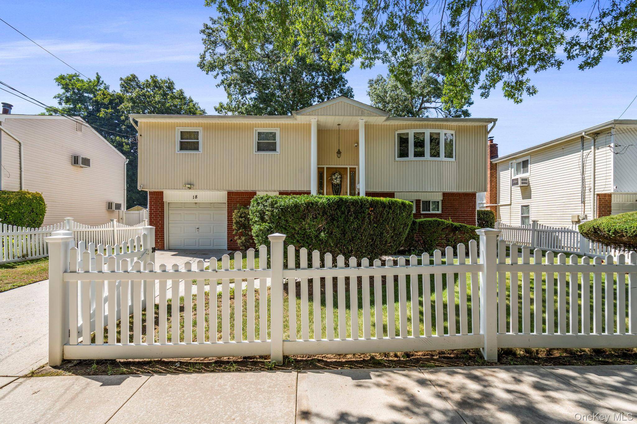 18 Brooklyn AVE, Roosevelt, NY 11575