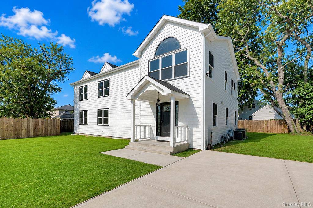 171 FERRARIS ST, Copiague, NY 11726