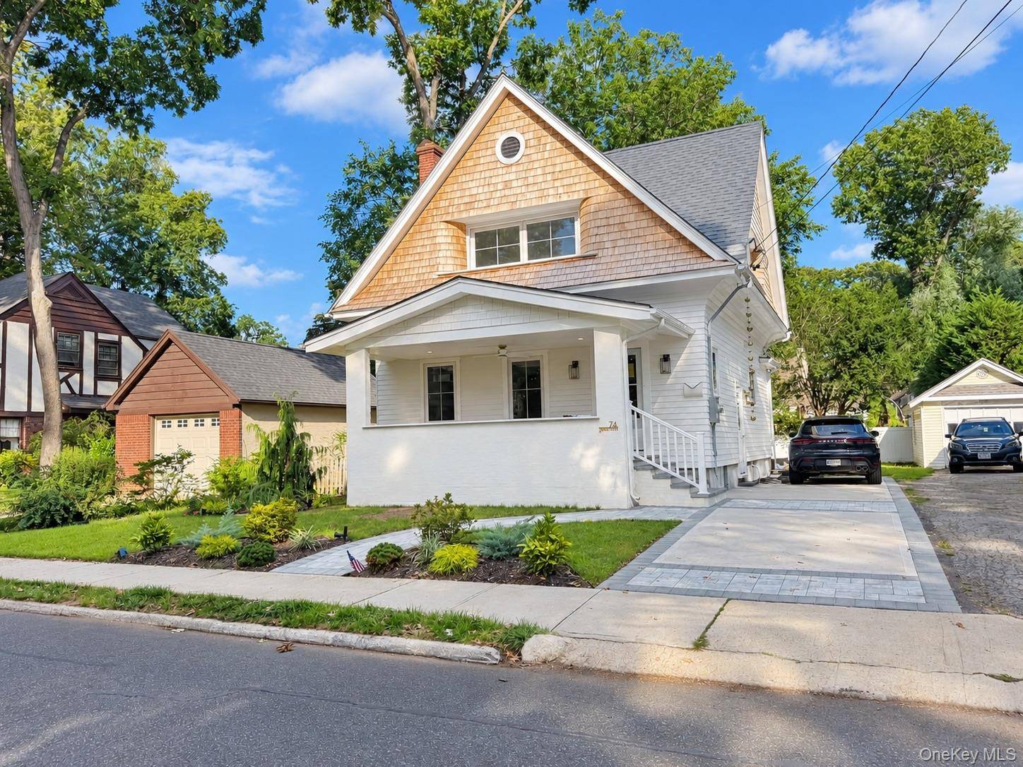 74 Linmouth RD, Malverne, NY 11565