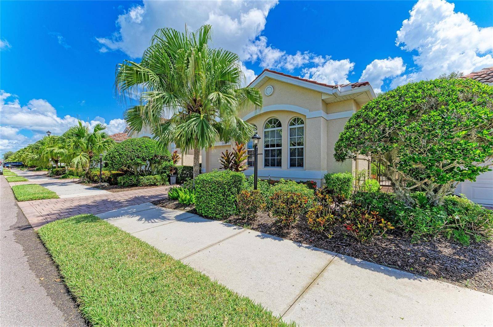 7751 33RD ST E, Sarasota, FL 34243
