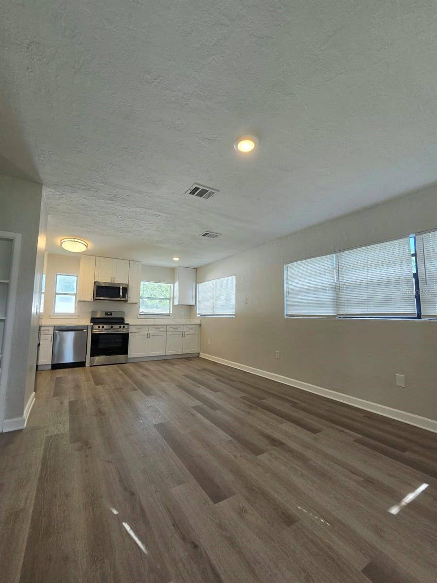 327 BARBARA CIR, Belleair, FL 33756
