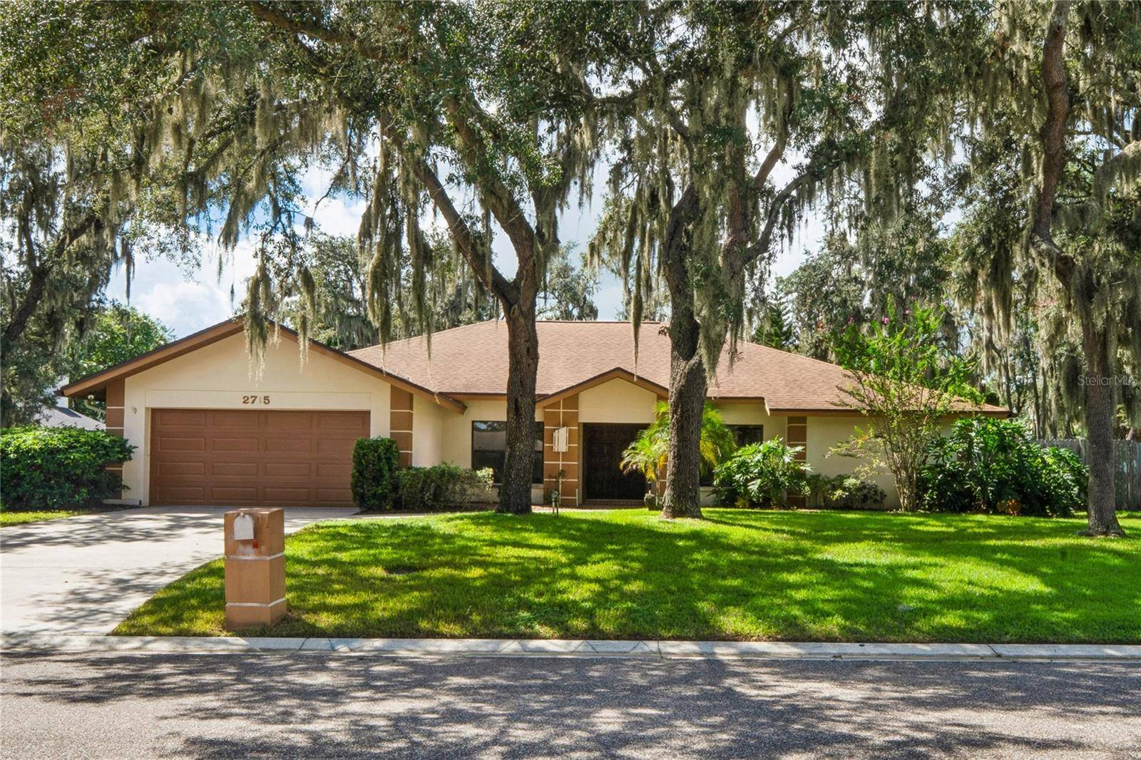 2715 LAUREL OAK DR, Plant City, FL 33566