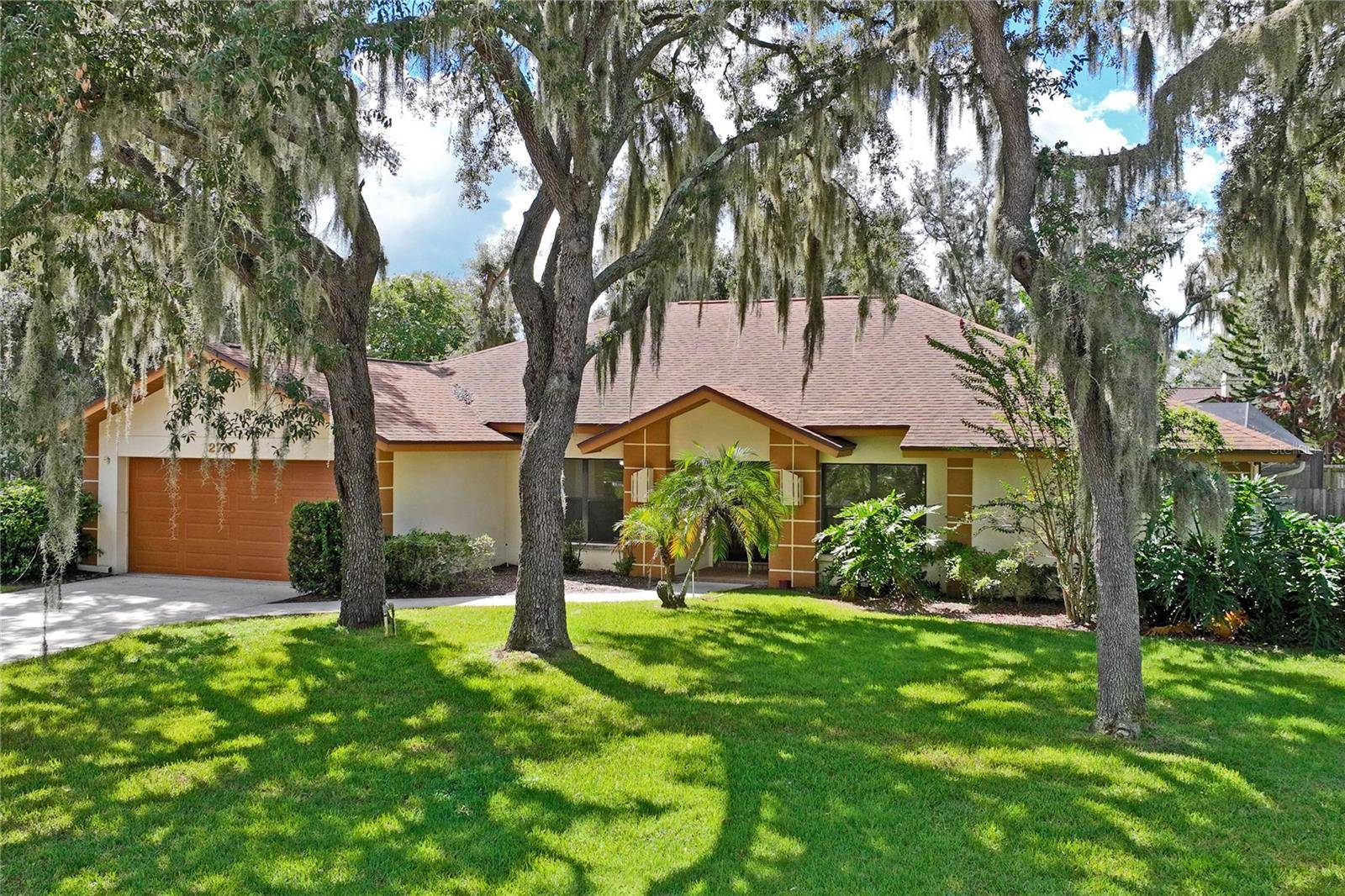 2715 LAUREL OAK DR, Plant City, FL 33566