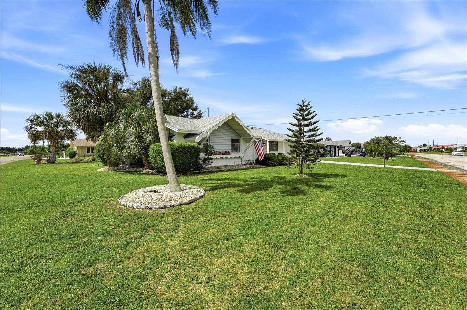 702 THUNDERBIRD AVE, Sun City Center, FL 33573