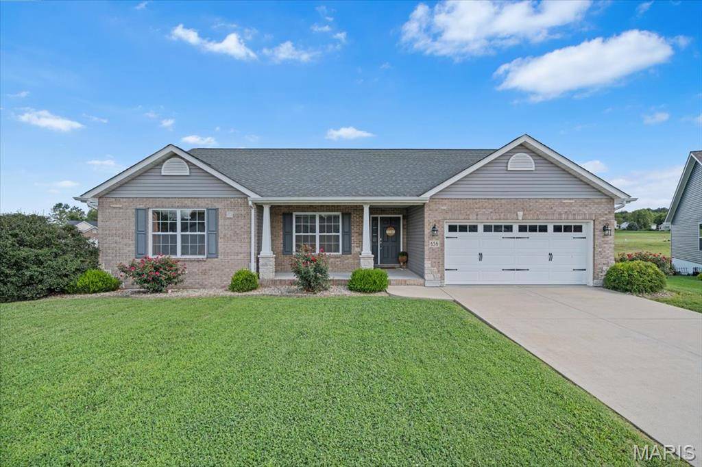 656 Lake Mead CT, Belleville, IL 62220