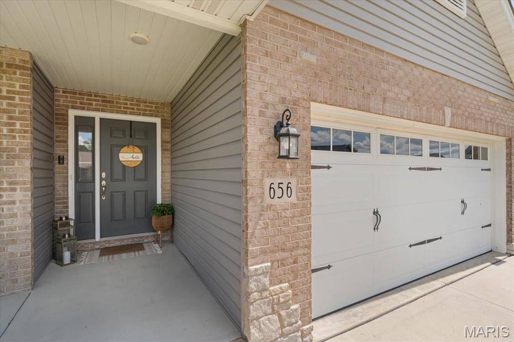 656 Lake Mead CT, Belleville, IL 62220