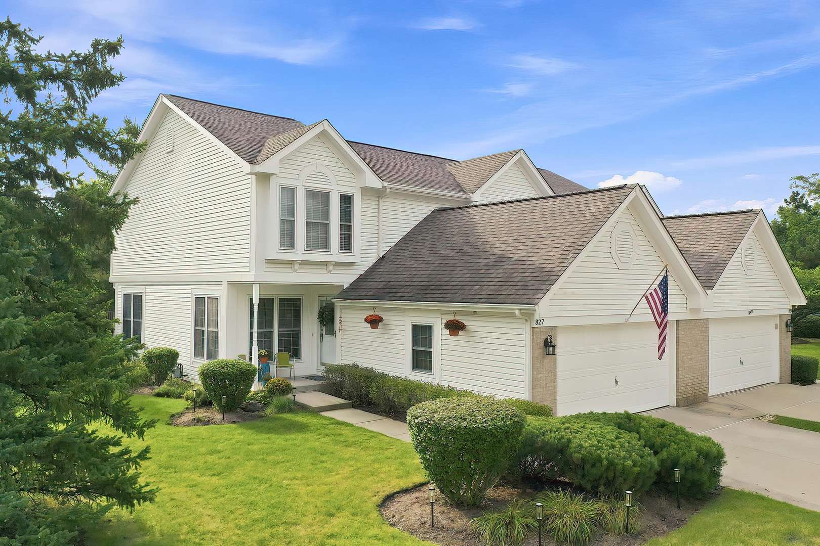 827 Stonebridge LN, Crystal Lake, IL 60014