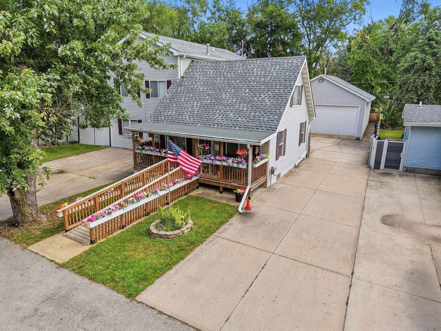 416 Algonquin ST, Joliet, IL 60432