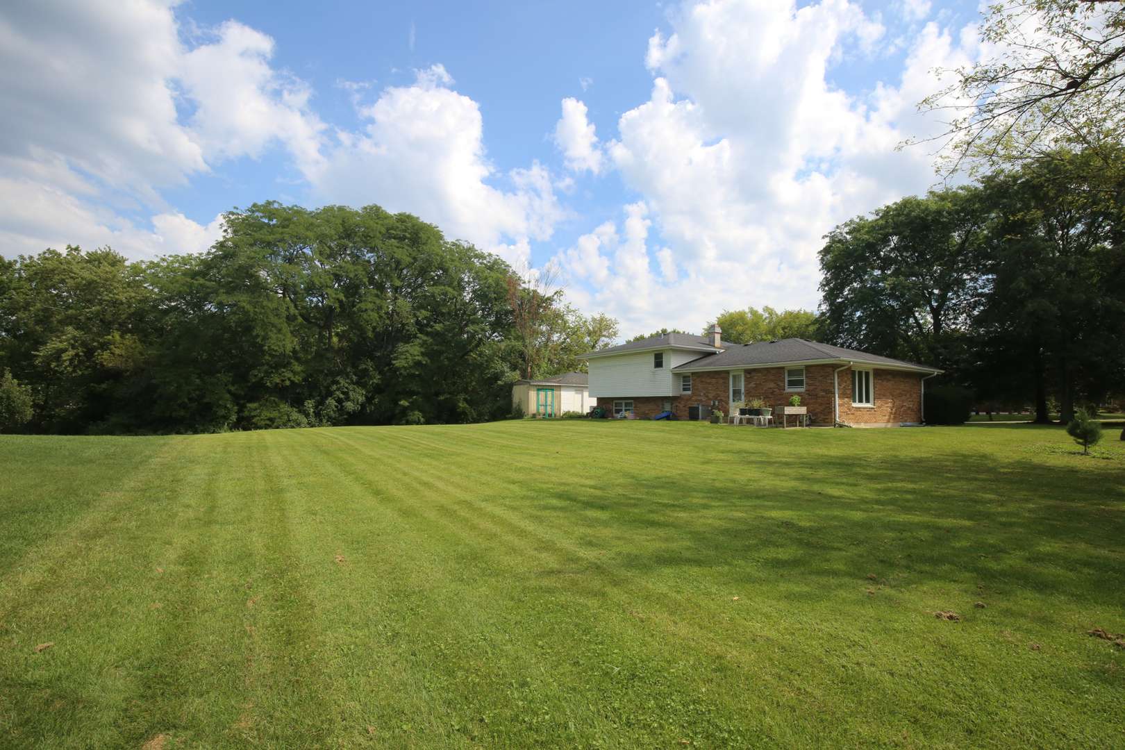 114 Rosemary AVE, Inverness, IL 60010