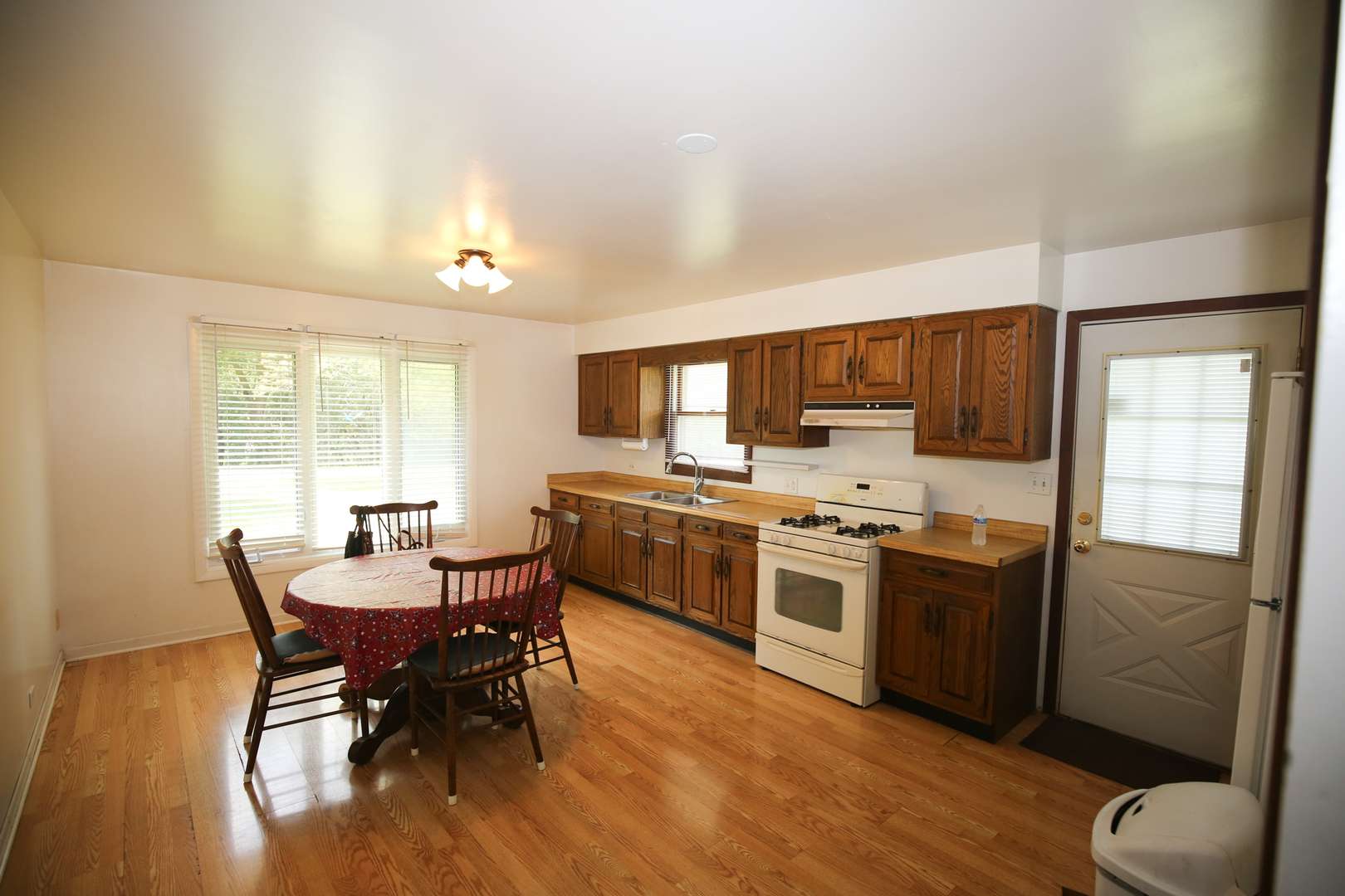 114 Rosemary AVE, Inverness, IL 60010