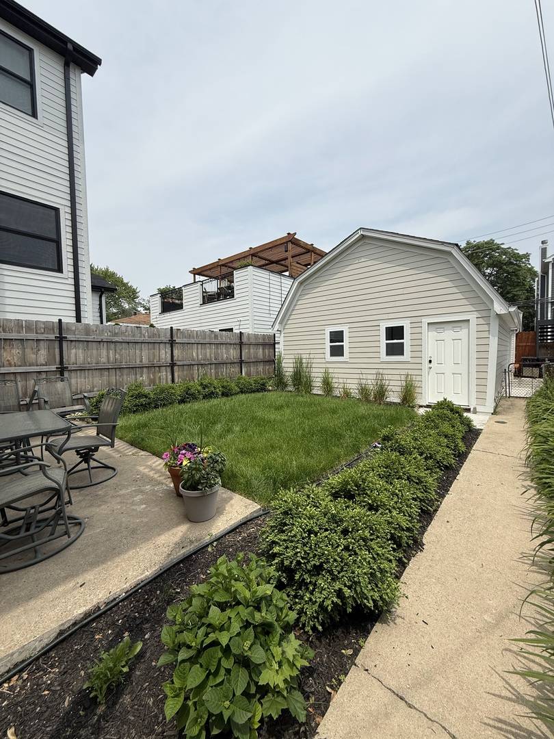 1928 W Barry AVE #2, Chicago, IL 60657