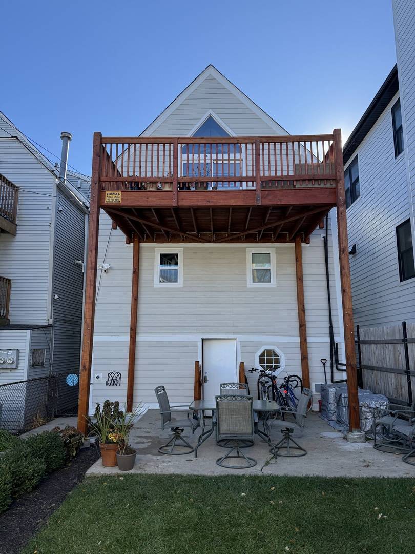 1928 W Barry AVE #2, Chicago, IL 60657