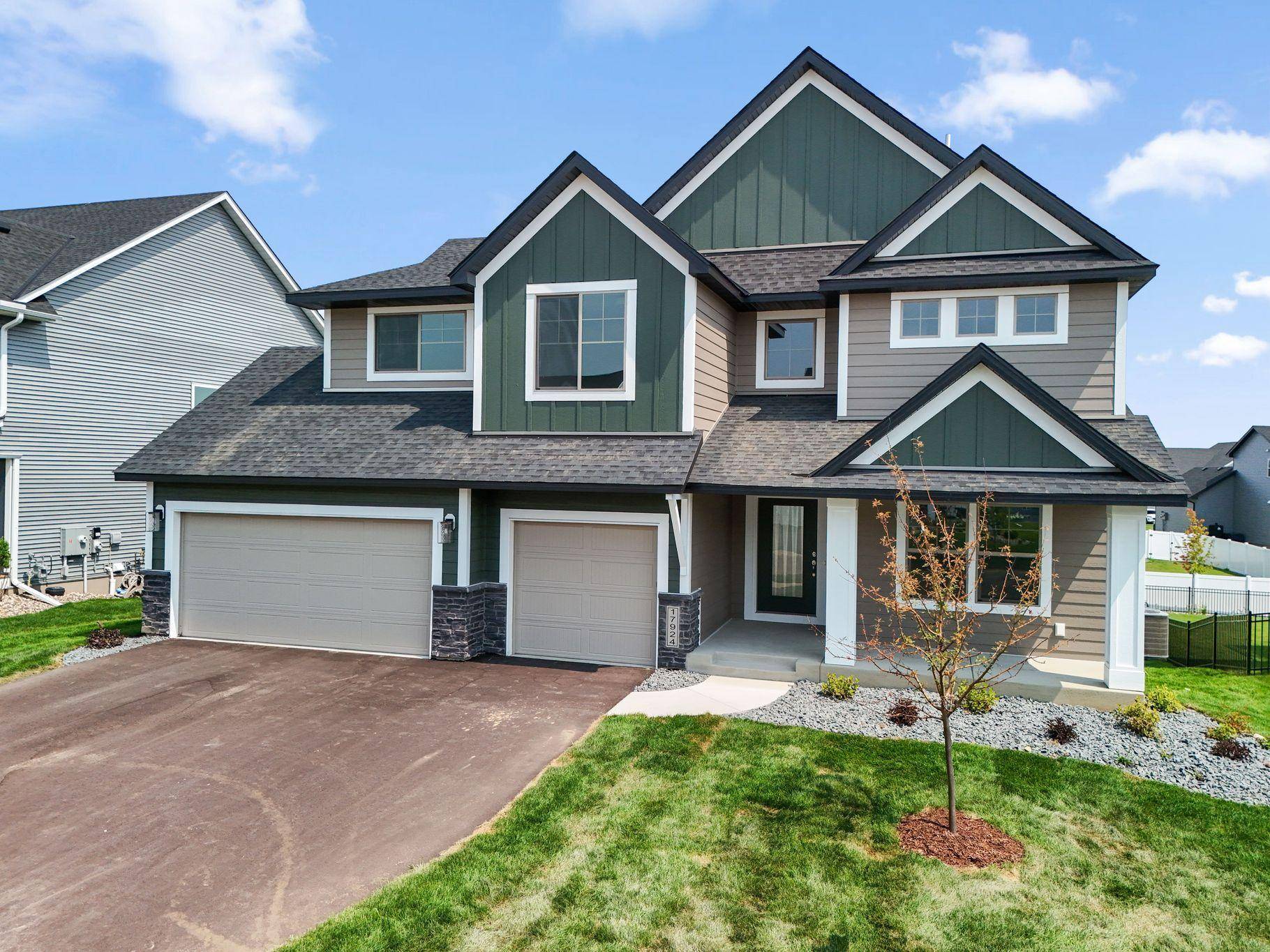 17924 Headwaters Drive, Lakeville, MN 55044