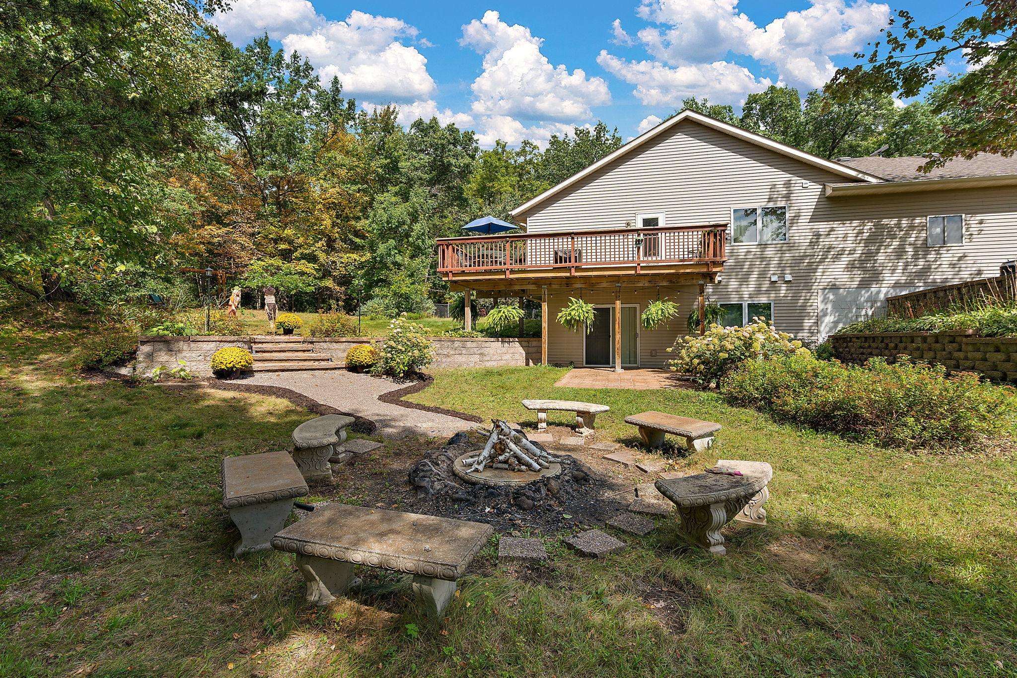890 Saint Croix TRL, Taylors Falls, MN 55084