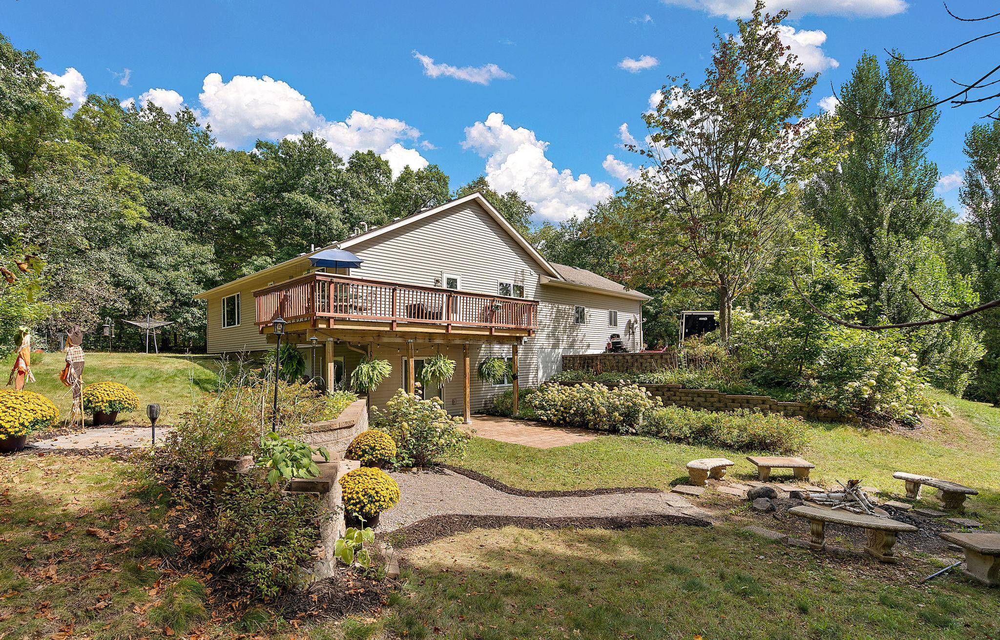 890 Saint Croix TRL, Taylors Falls, MN 55084