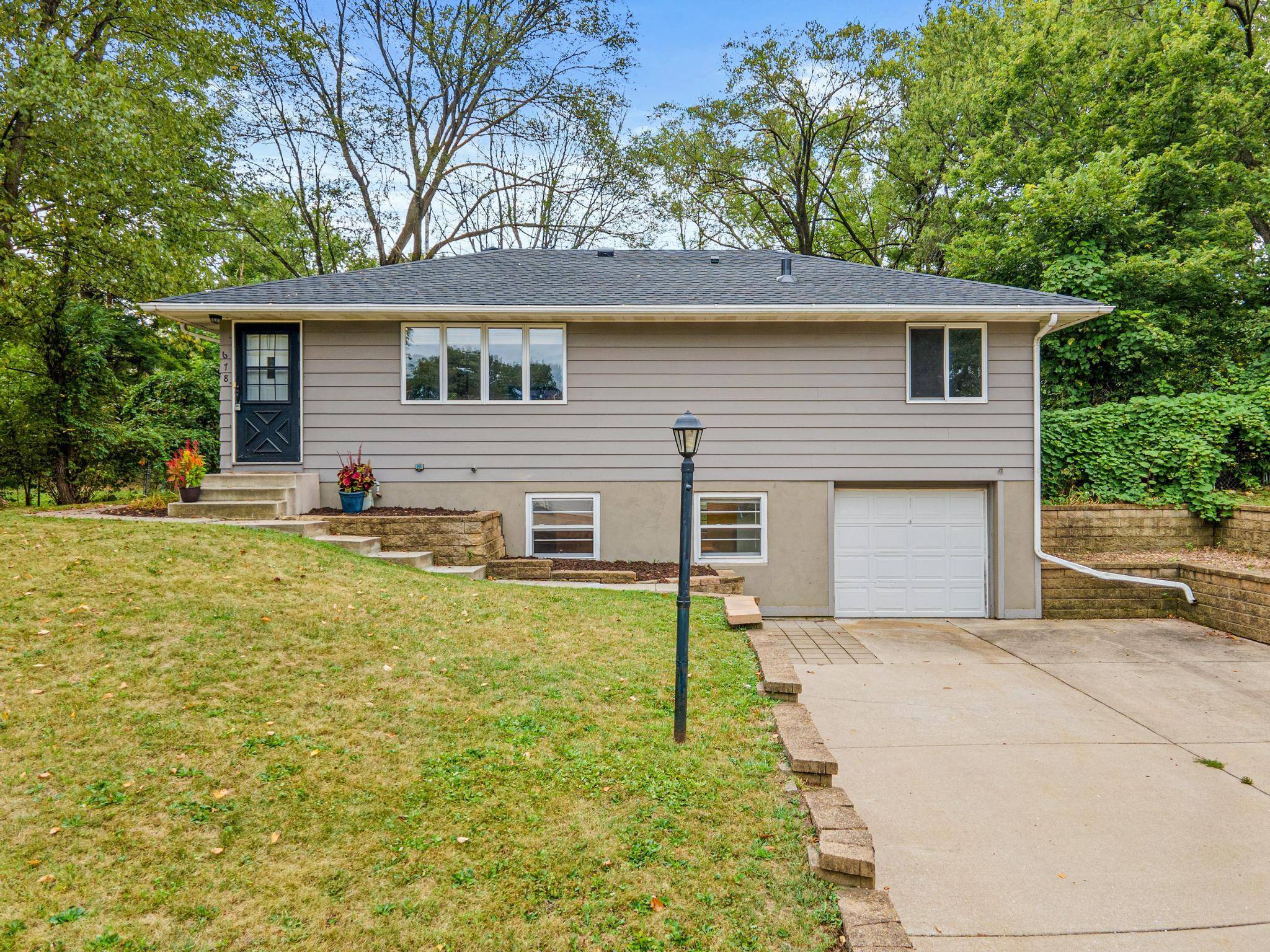 678 Eldridge AVE W, Roseville, MN 55113