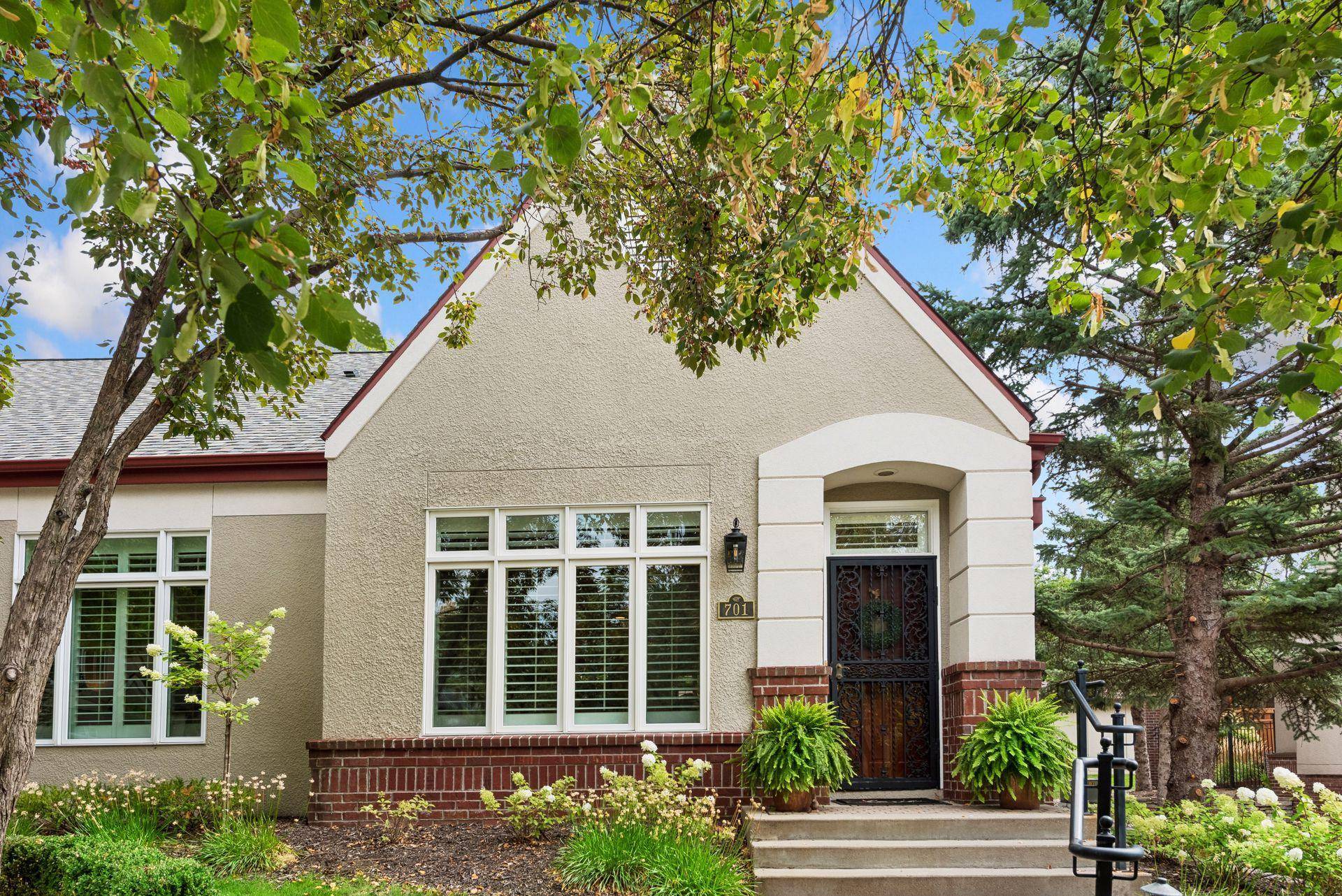 701 Coventry LN, Edina, MN 55435