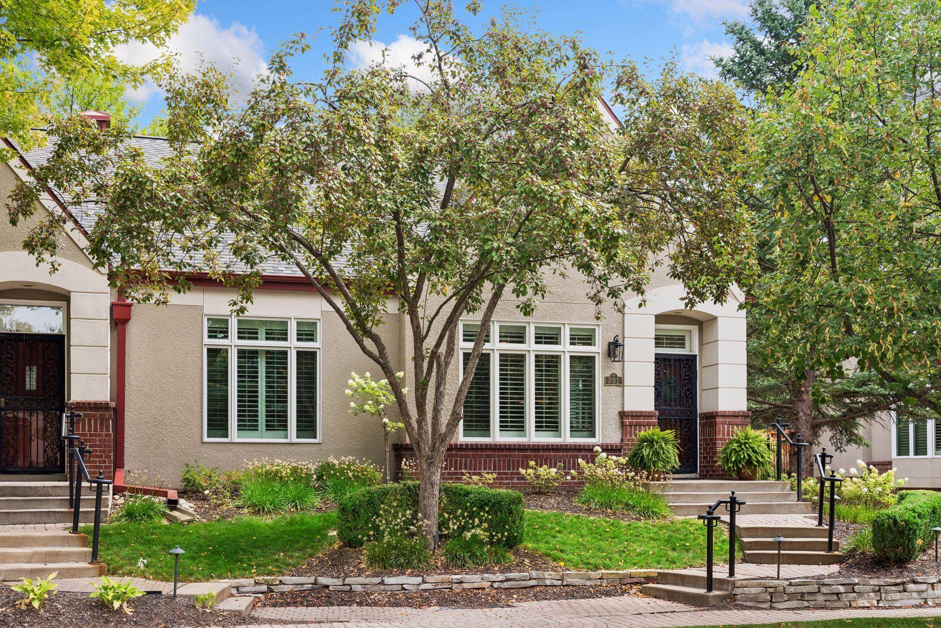701 Coventry LN, Edina, MN 55435