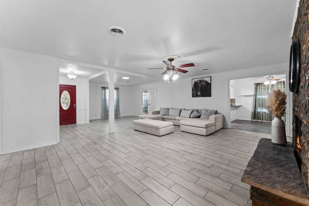 1807 Holm Oak Street, Arlington, TX 76012