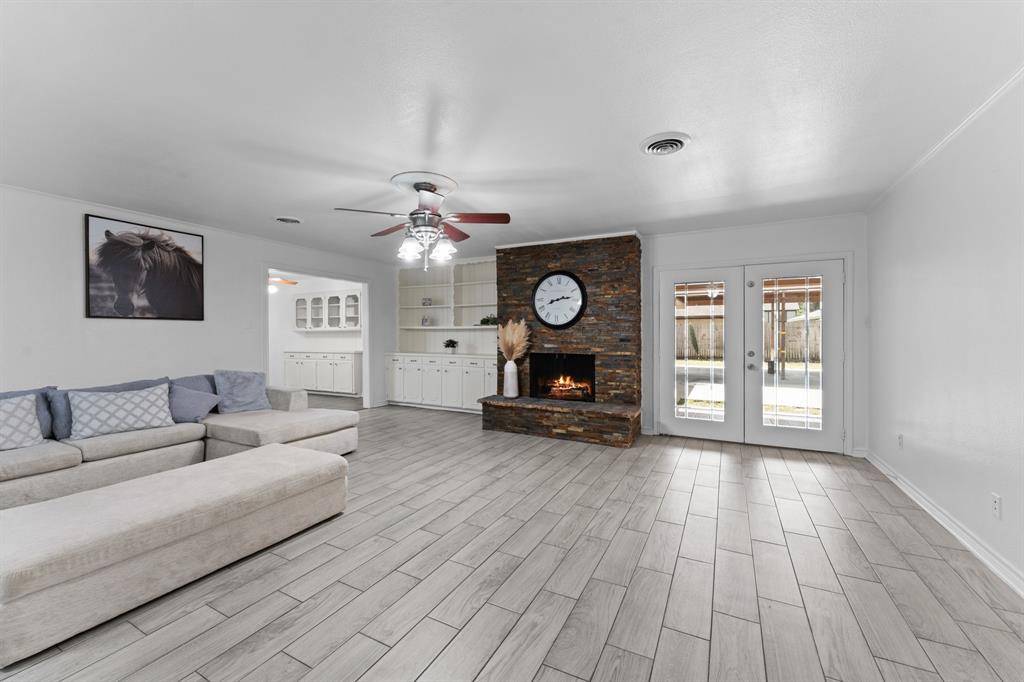 1807 Holm Oak Street, Arlington, TX 76012