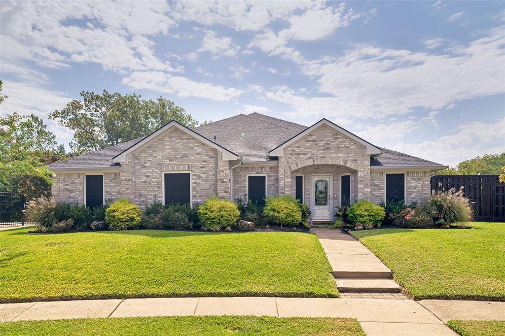 2202 Country Hollow Lane, Garland, TX 75040