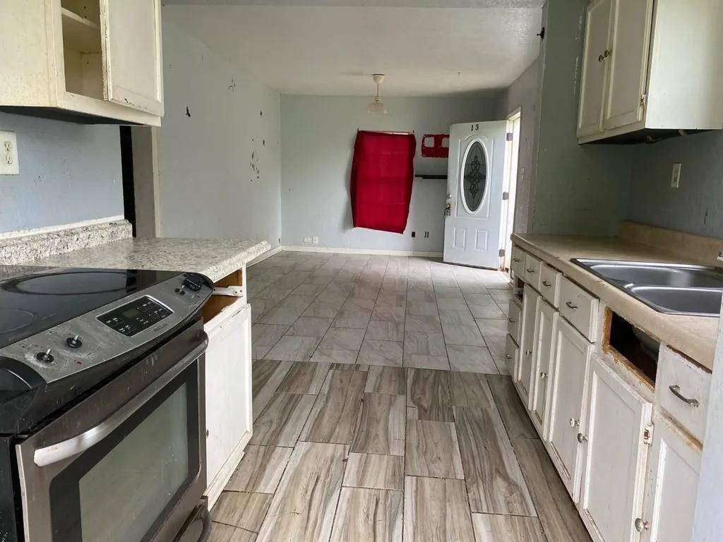 13 4th Avenue N, Texas City, TX 77590
