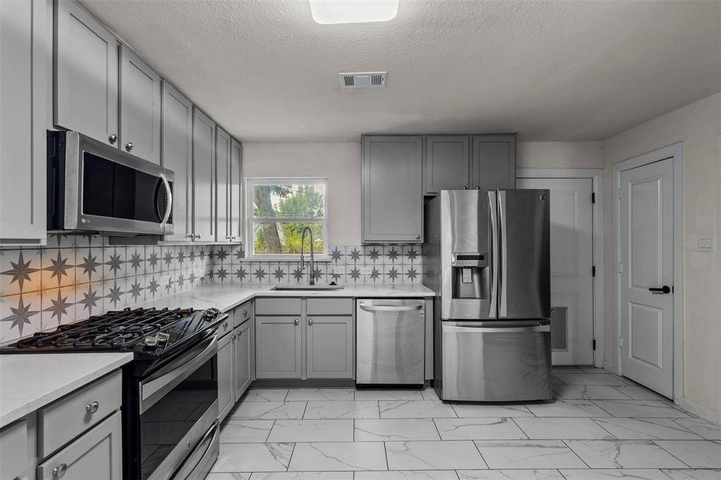 2342 Kingswood Drive, Dallas, TX 75228