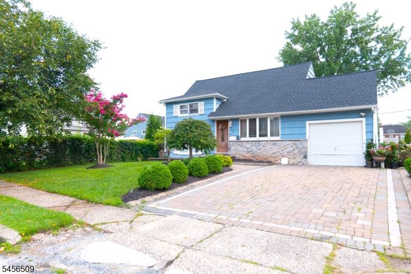 11 Mastogen Dr, Somerville Boro, NJ 08876