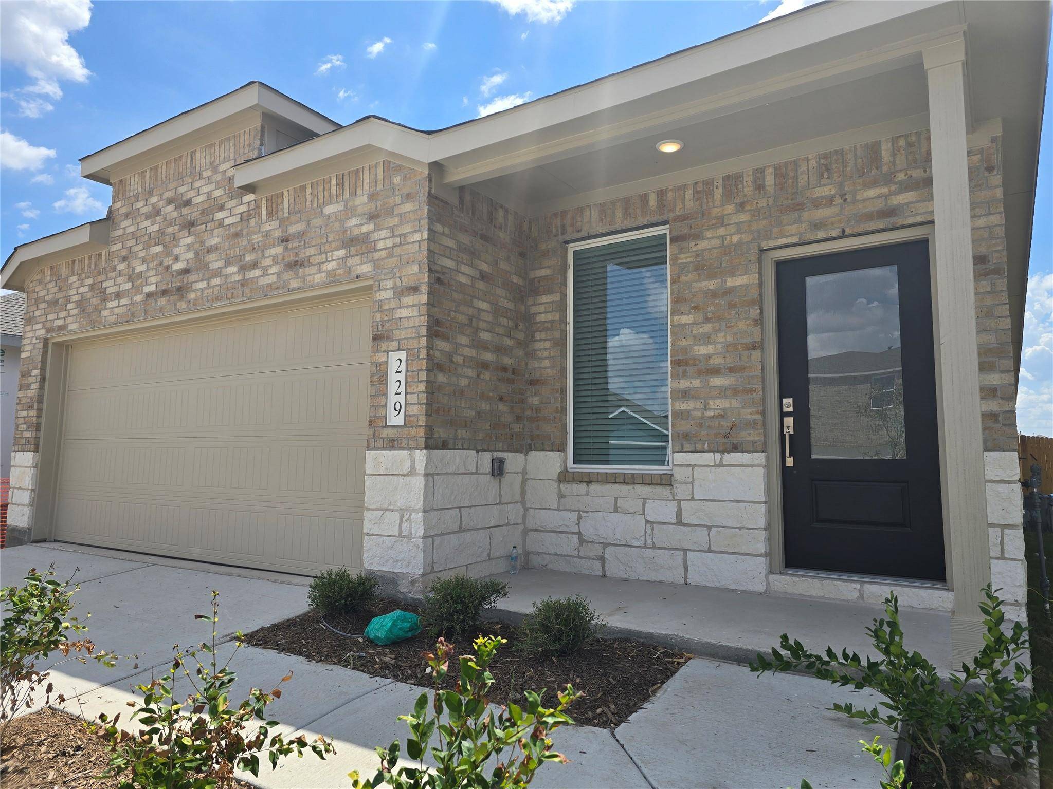 229 Mets WAY, Hutto, TX 78634