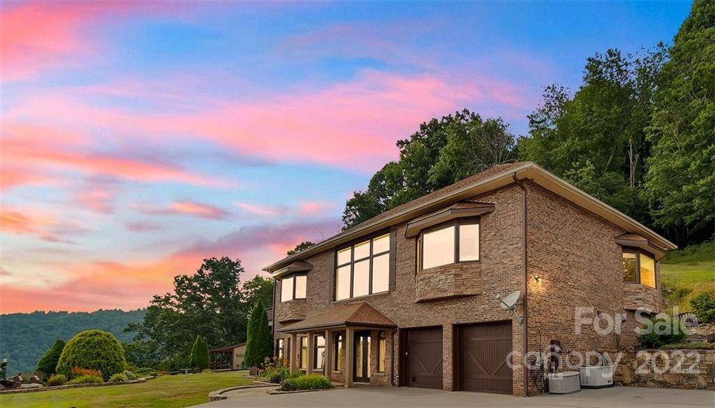 1445 Grandeur HTS, Clyde, NC 28721