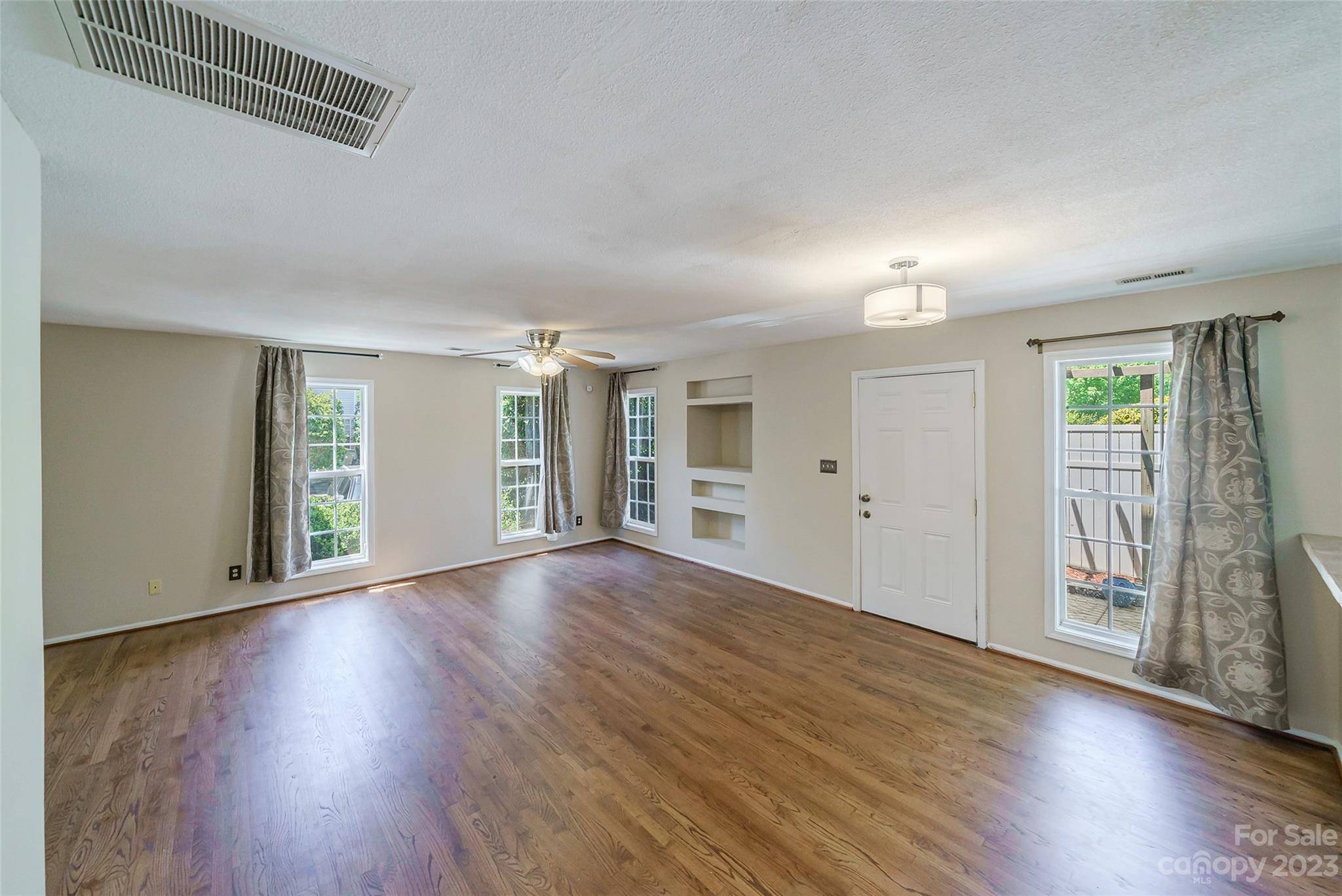 9656 Littleleaf DR, Charlotte, NC 28215