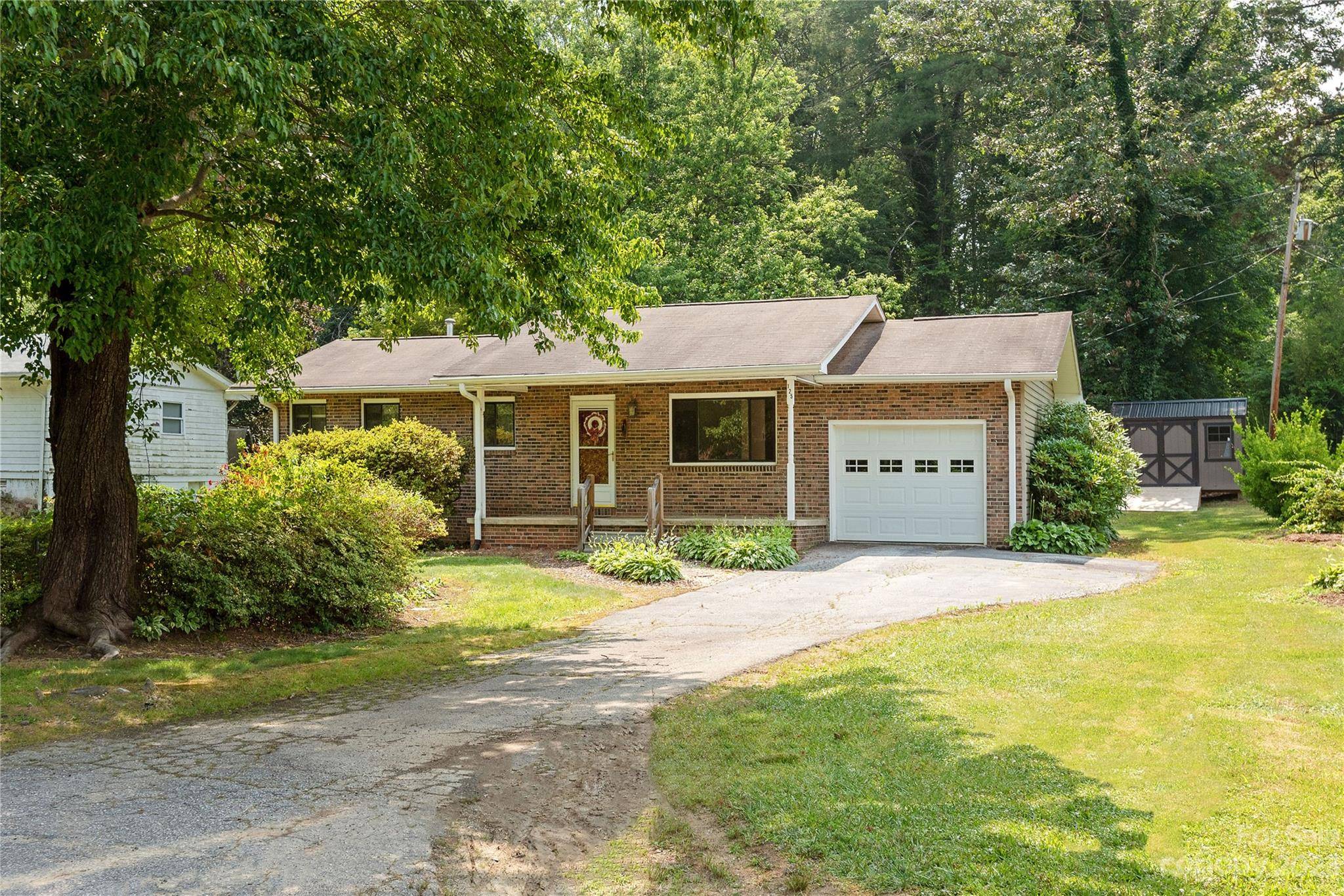 125 Upward Acres ST, East Flat Rock, NC 28726