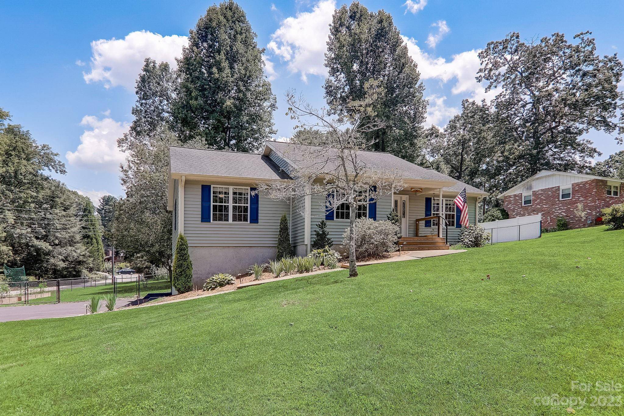 187 Pine Valley RD, East Flat Rock, NC 28726