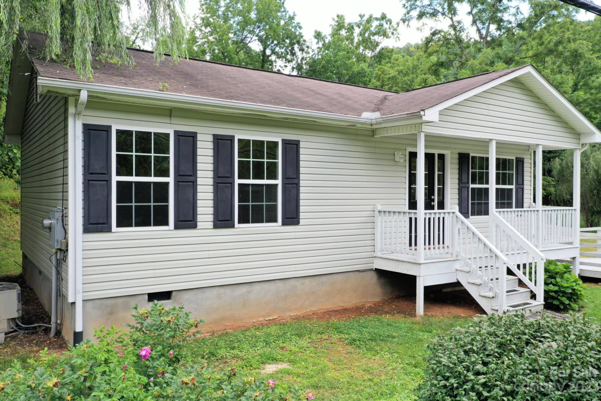 11 Cornflower LN, Dillsboro, NC 28725