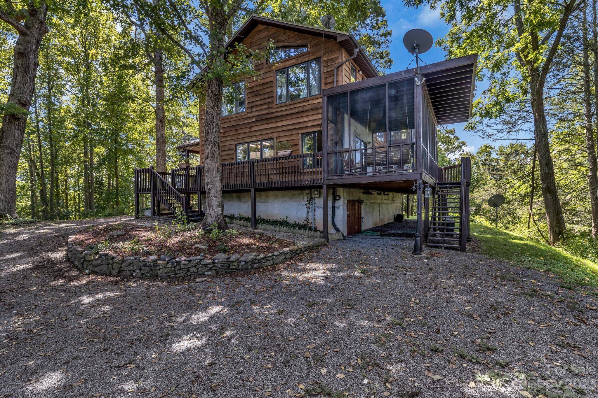 344 Timberlane DR, Clyde, NC 28721