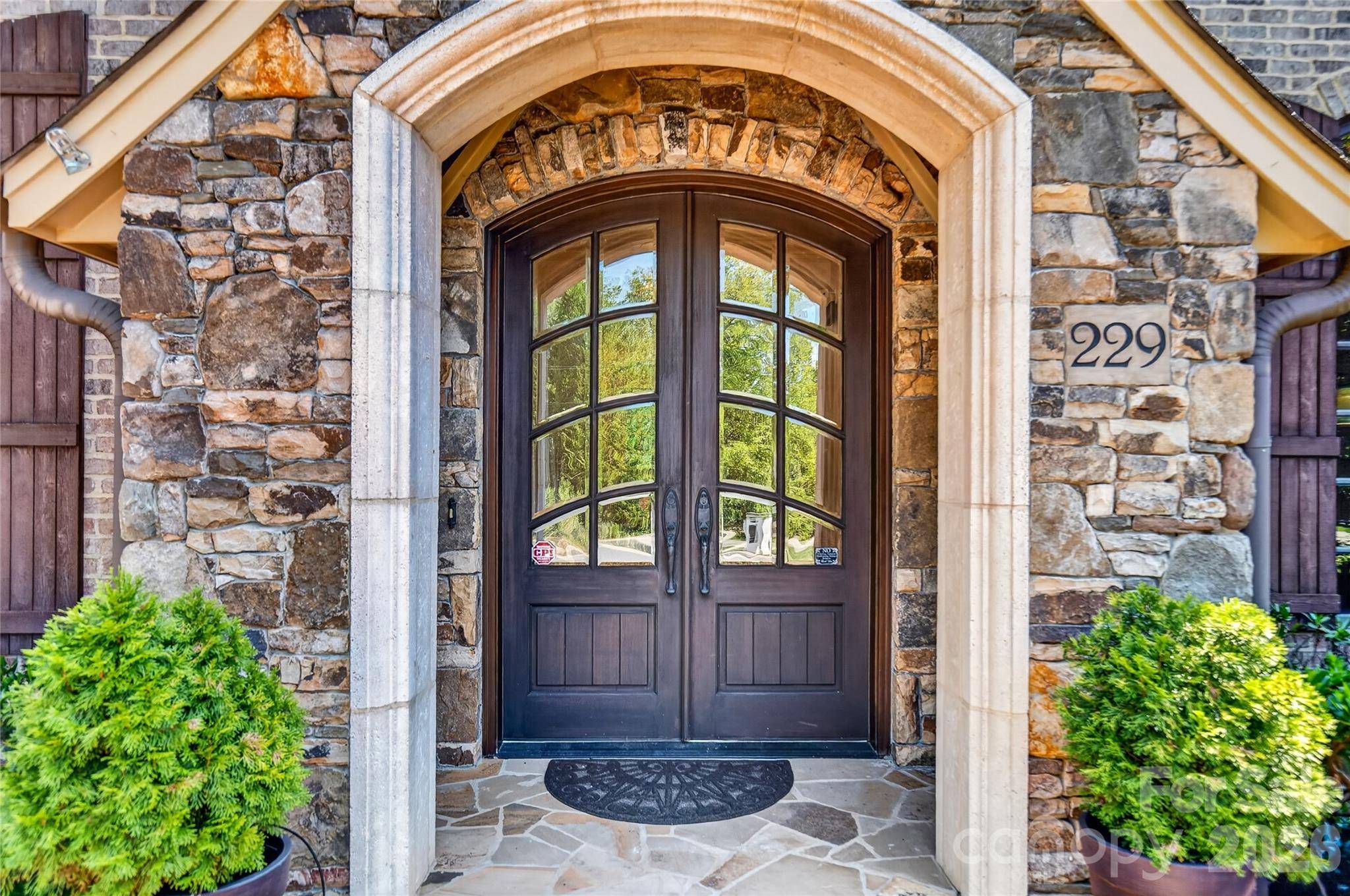 229 Wrenwood LN, Charlotte, NC 28211