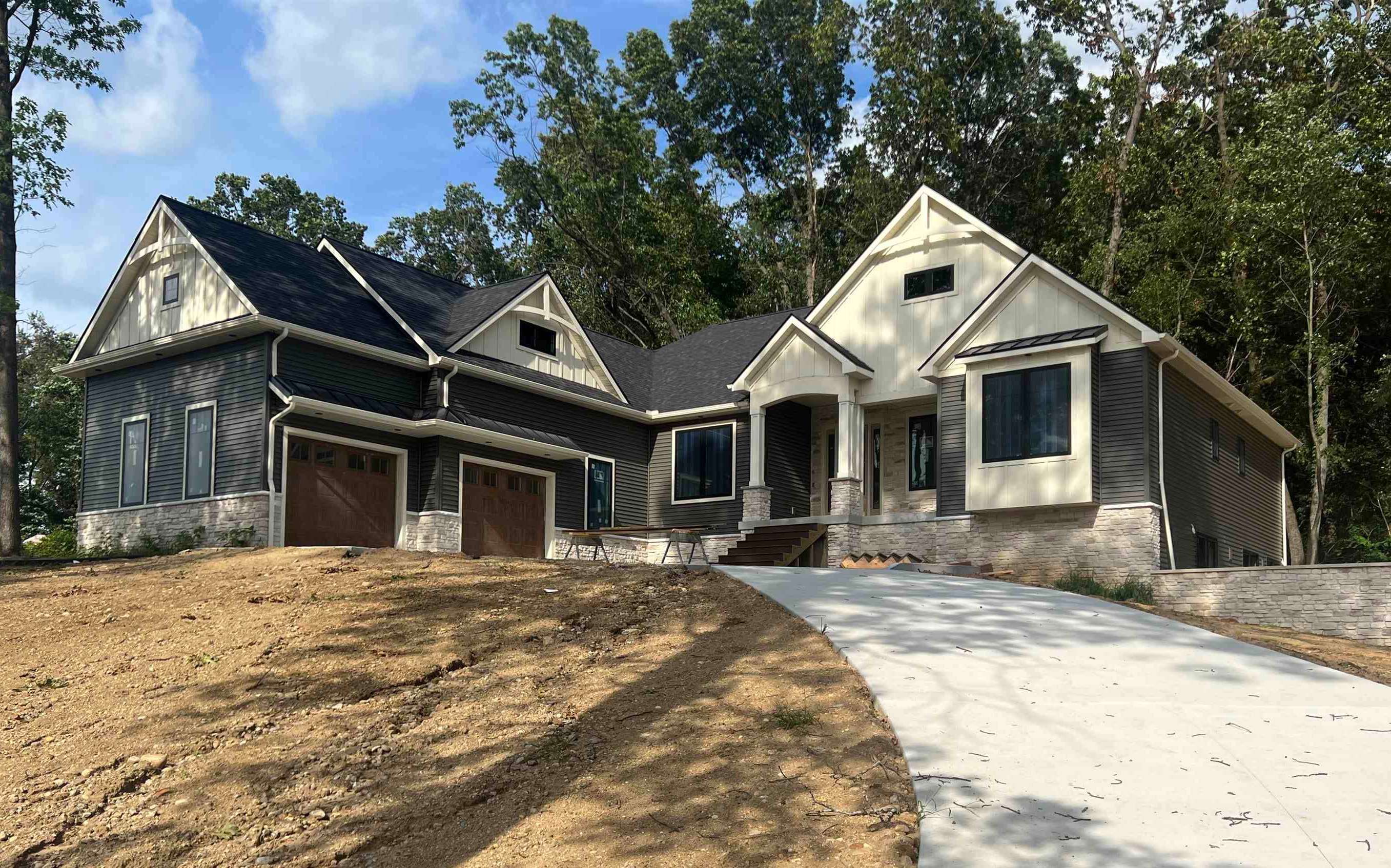 53300 Summer Breeze DR, South Bend, IN 46637