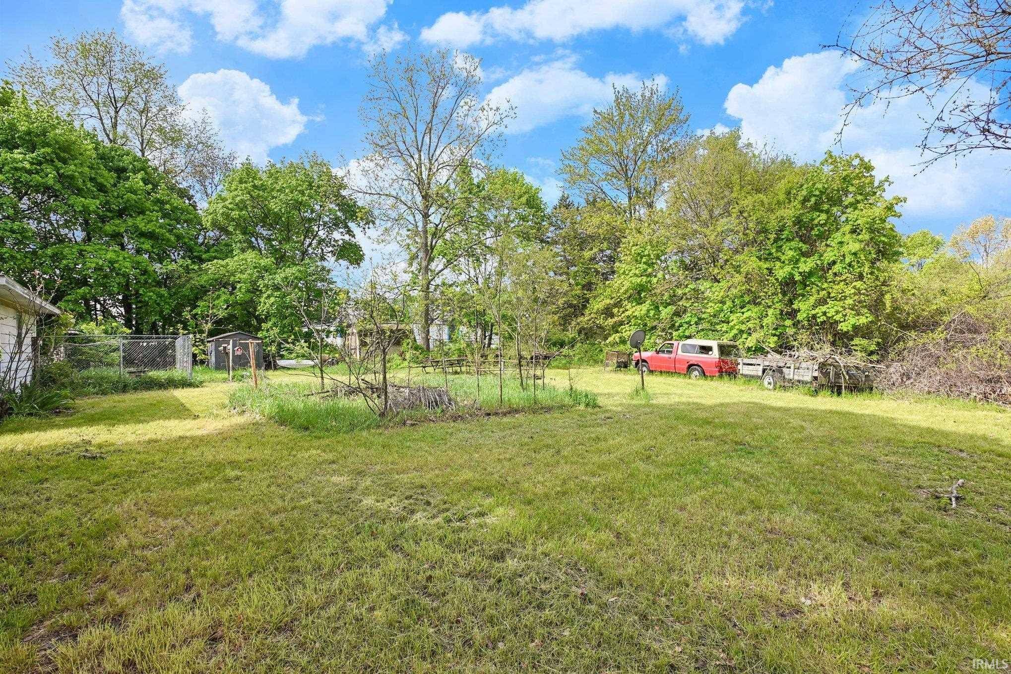 1071 Middleton Run RD, Elkhart, IN 46516