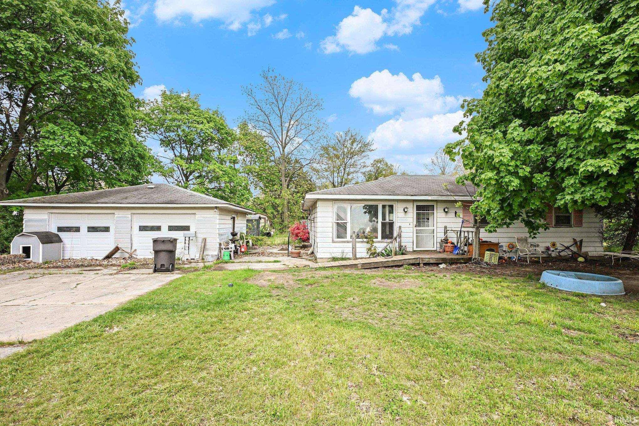 1071 Middleton Run RD, Elkhart, IN 46516