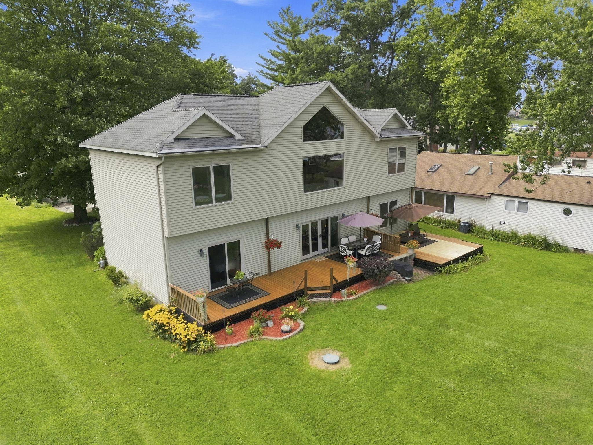 50818 Cornwall RD, Bristol, IN 46507-9768