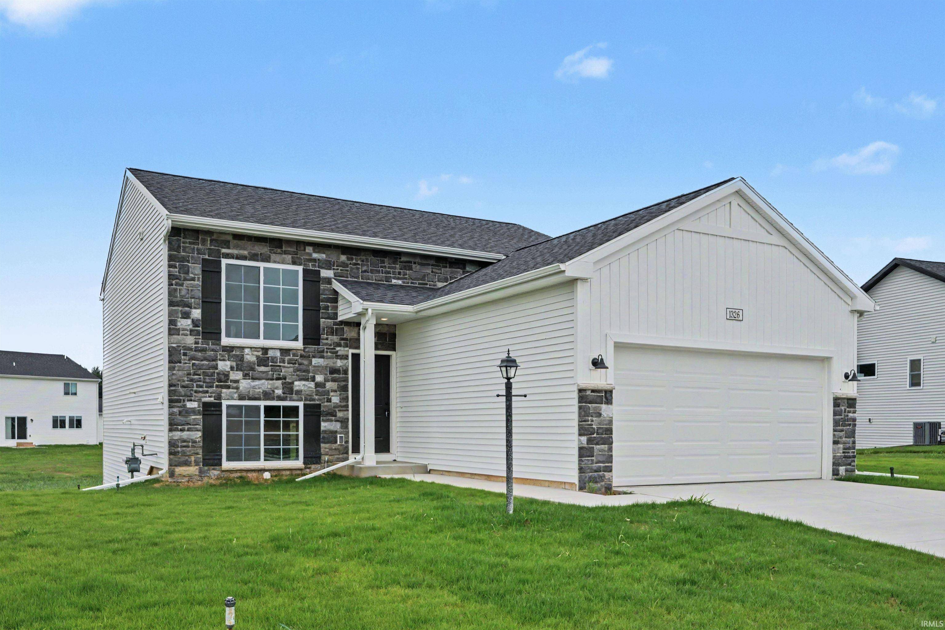1326 Keady CT, South Bend, IN 46614-5092