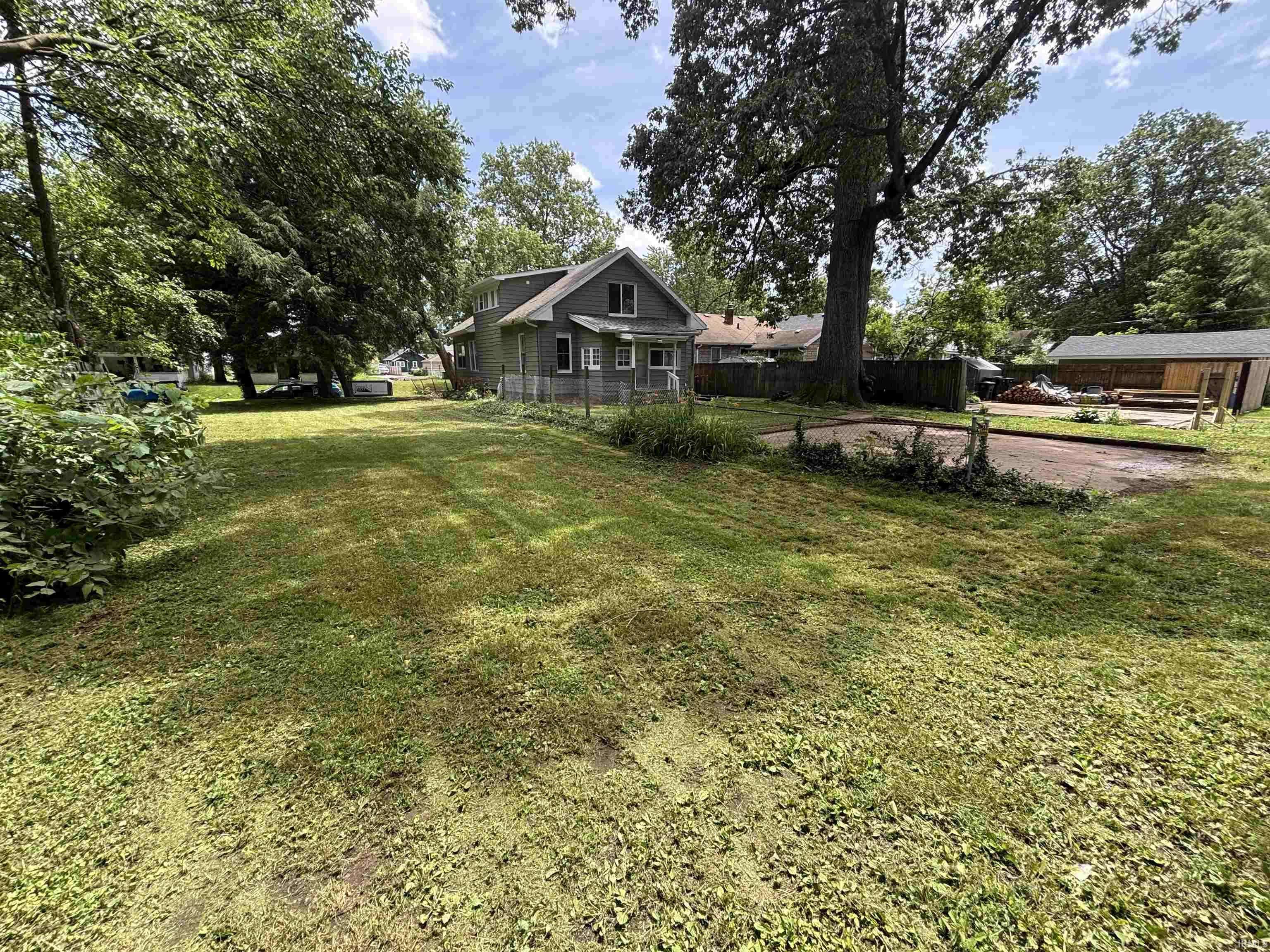 1321 N Brookfield ST, South Bend, IN 46628-3075
