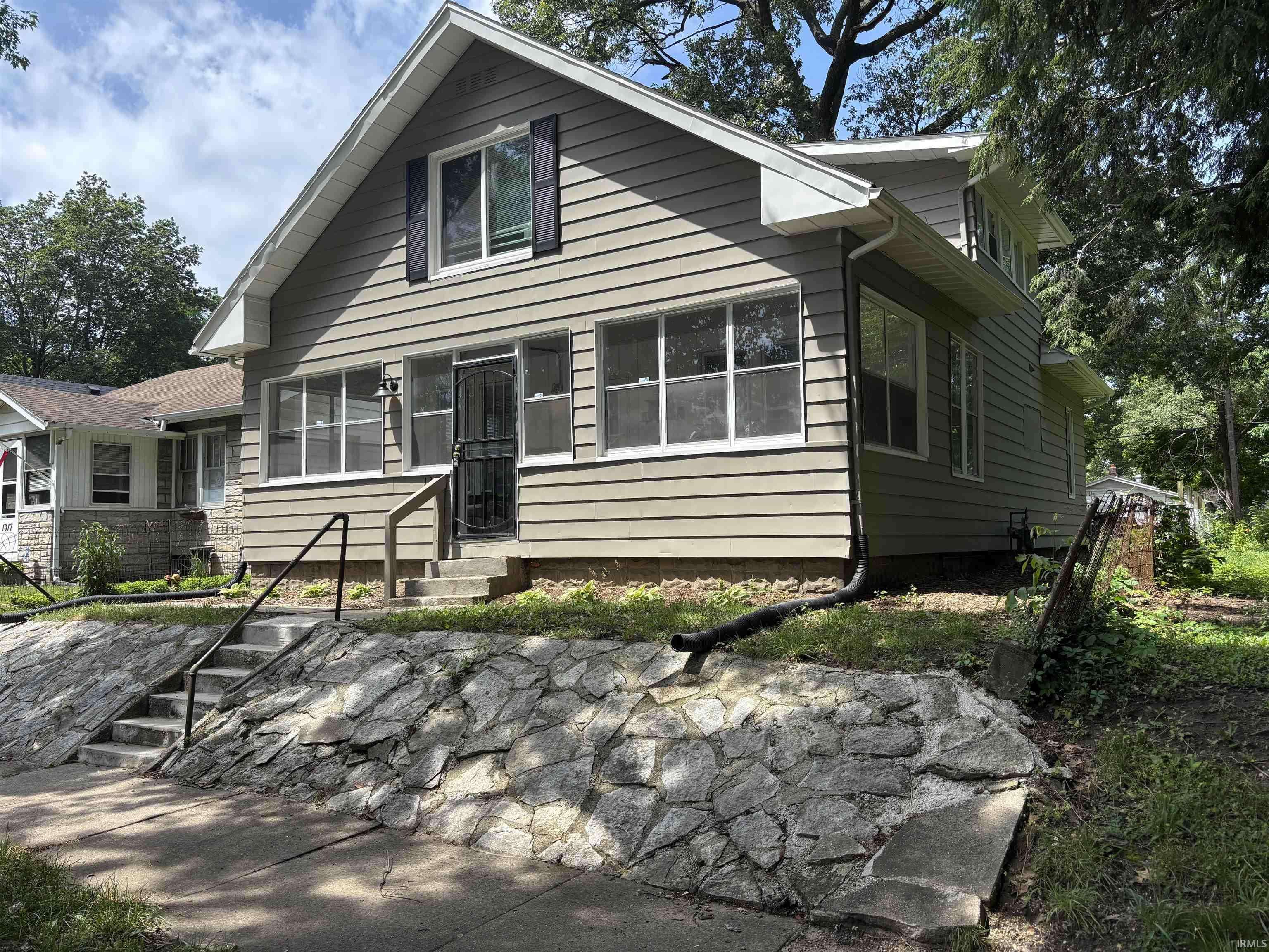 1321 N Brookfield ST, South Bend, IN 46628-3075