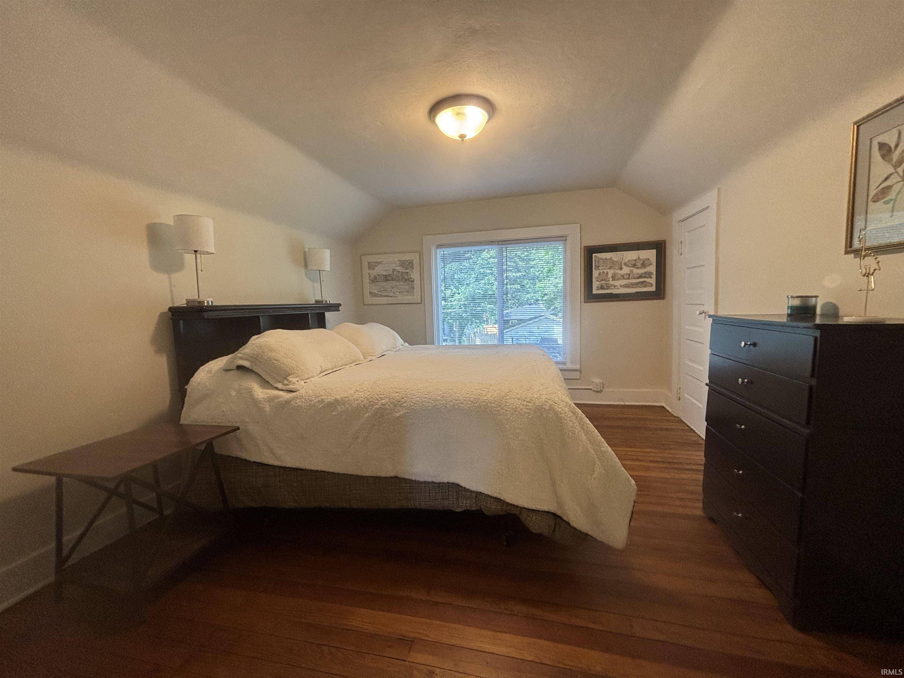 1321 N Brookfield ST, South Bend, IN 46628-3075