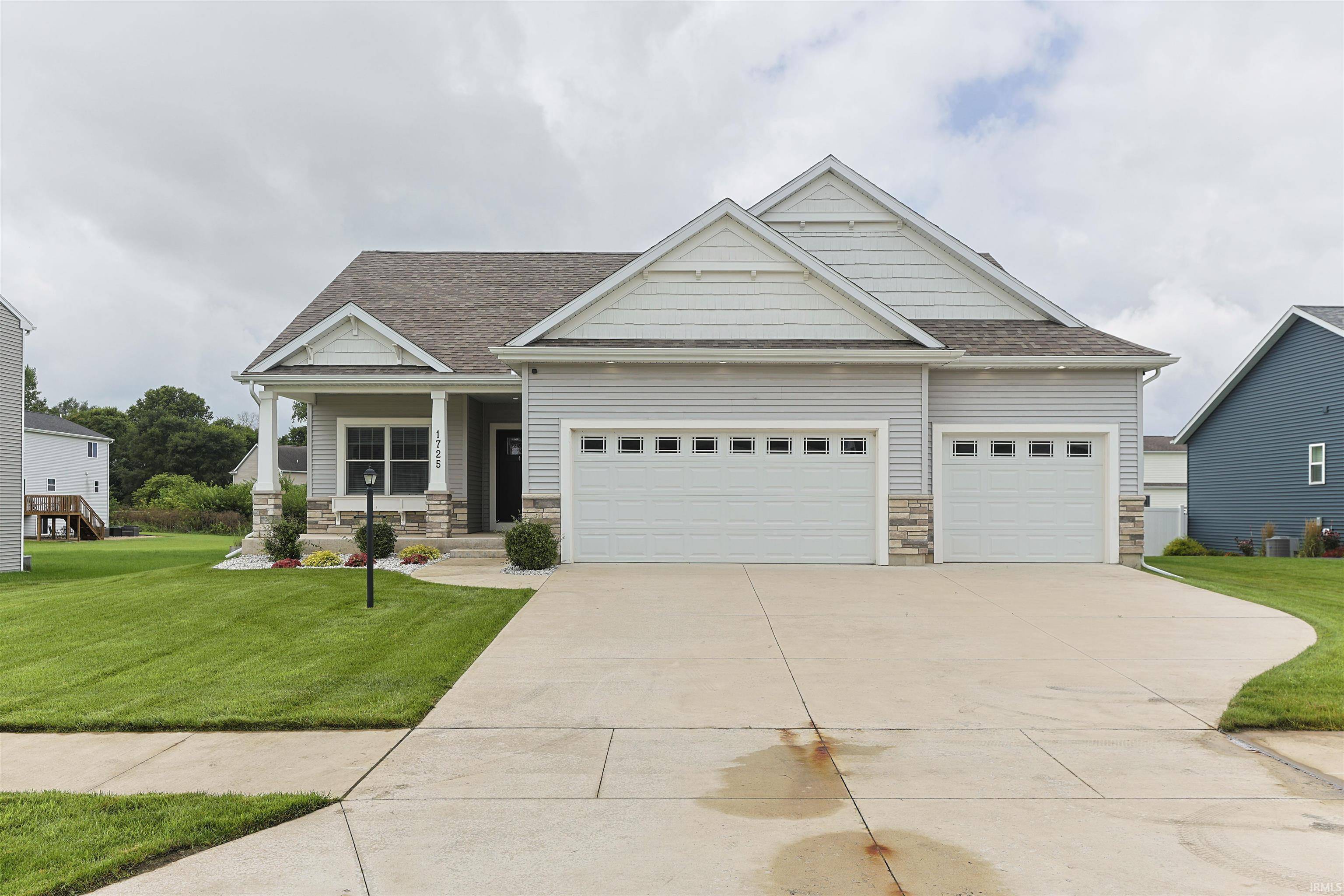 1725 Stoneham DR, Mishawaka, IN 46544