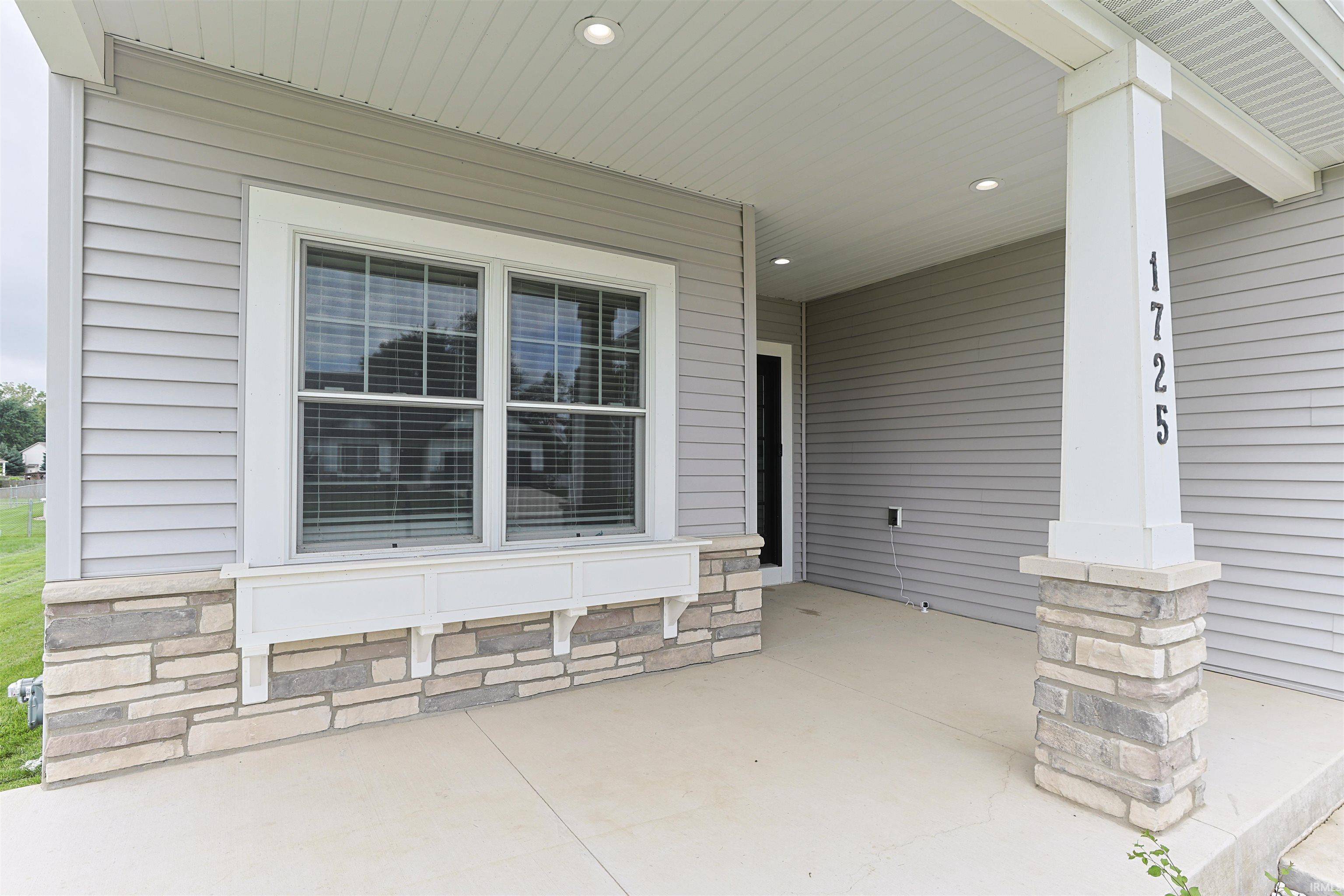1725 Stoneham DR, Mishawaka, IN 46544
