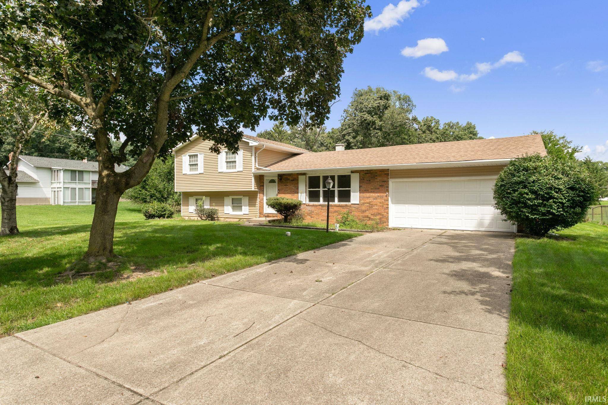 16765 Valley Forge LN, Granger, IN 46530