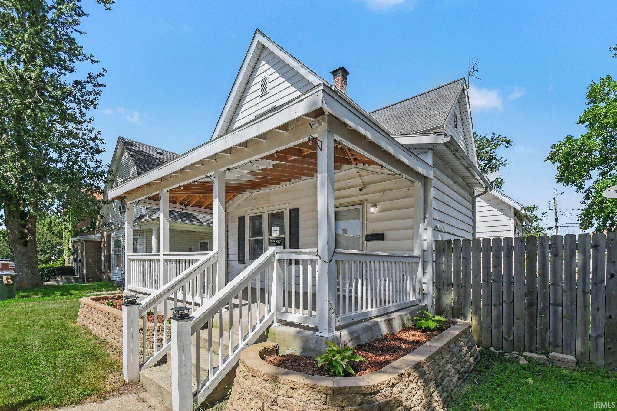 1119 E Bowman ST, South Bend, IN 46613-3119