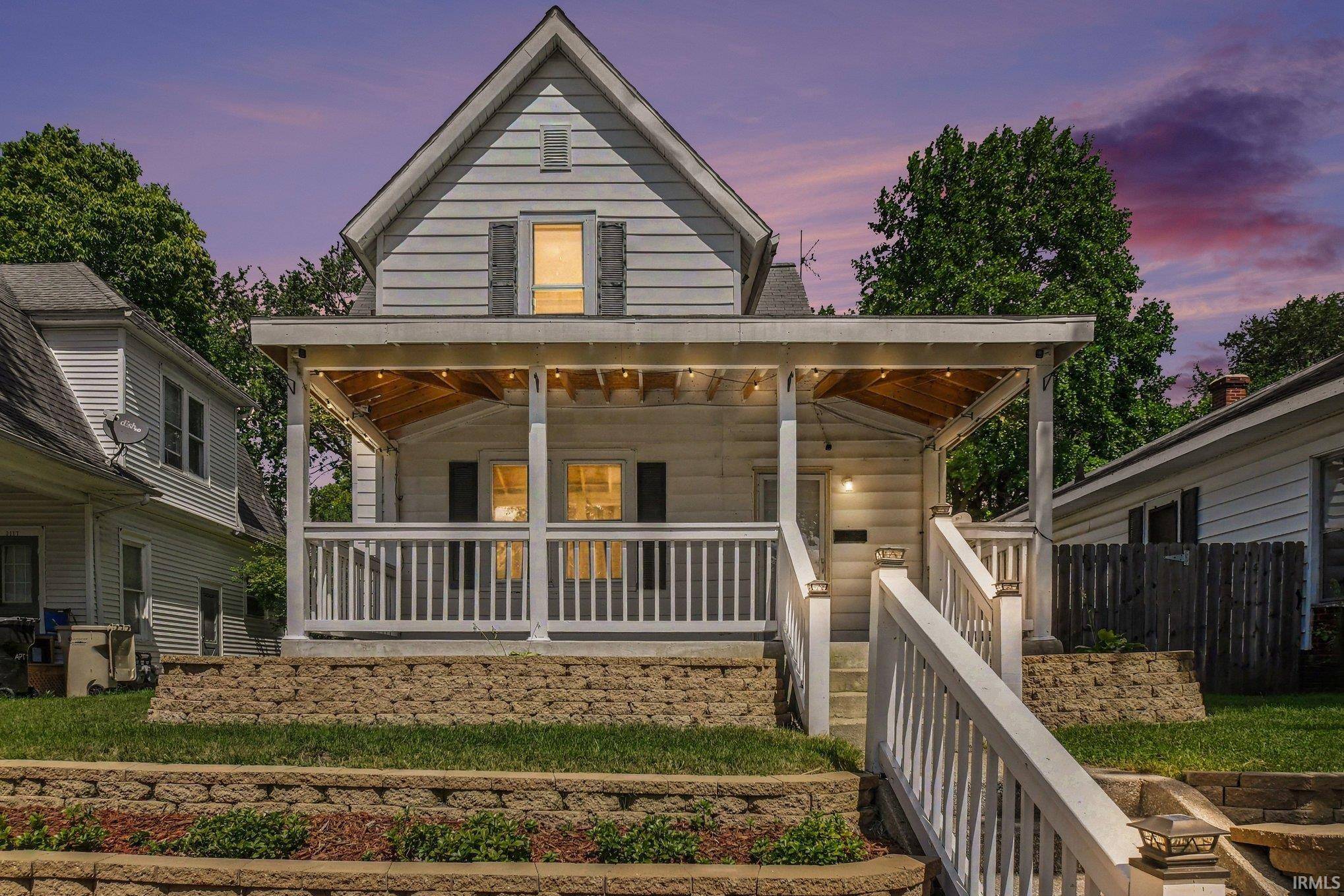 1119 E Bowman ST, South Bend, IN 46613-3119