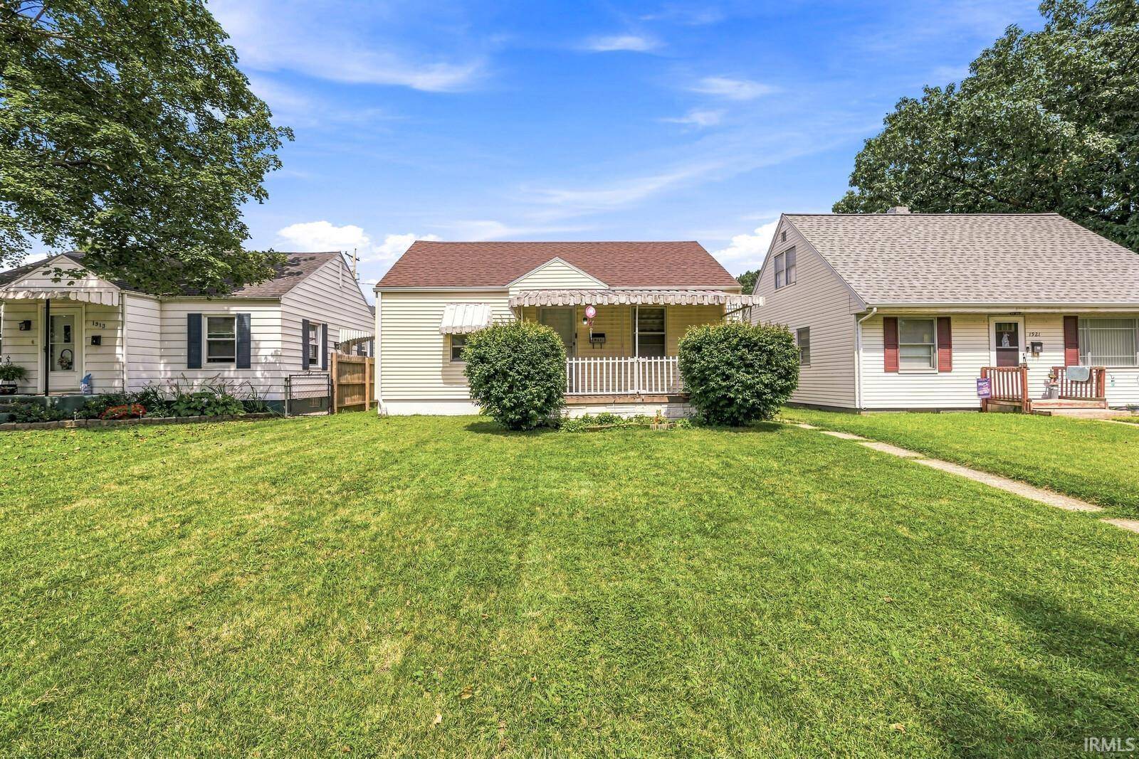 1917 E Bowman ST, South Bend, IN 46613